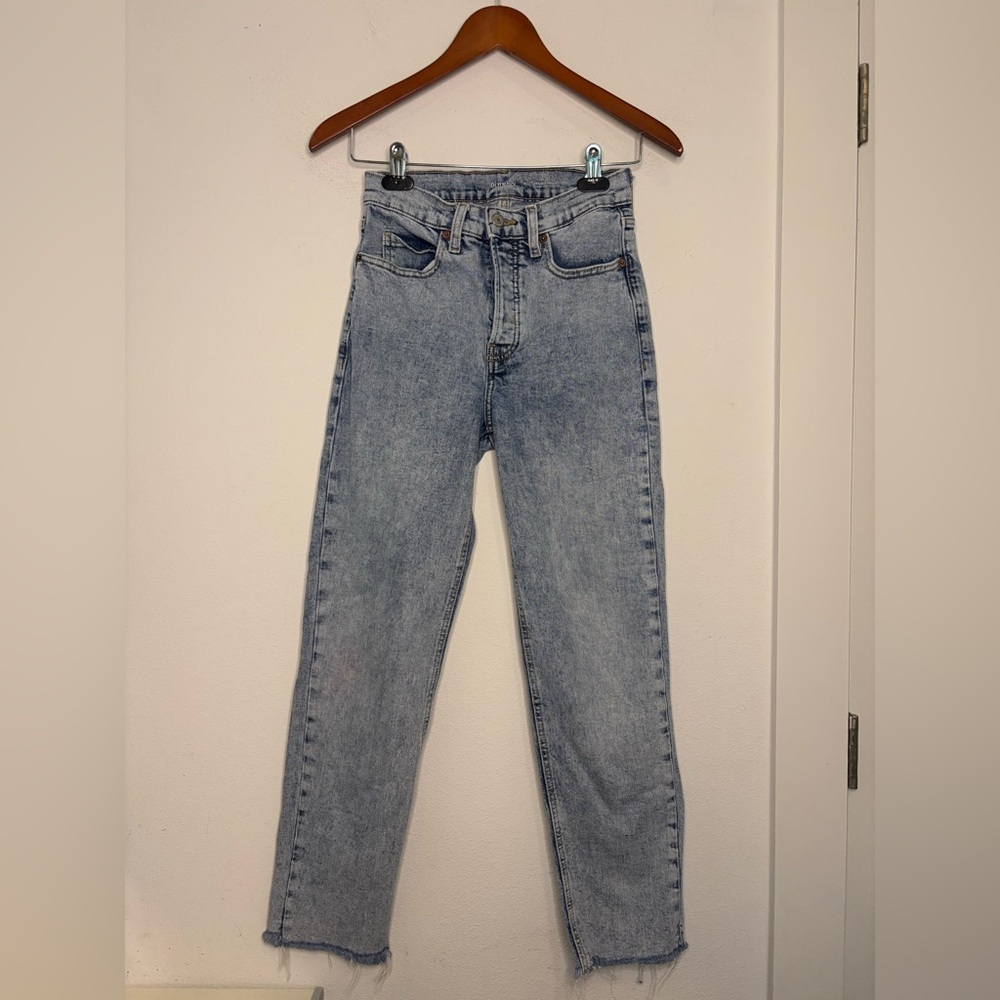 OLD NAVY LIGHT WASH STRAIGHT LEG CLASSIC MOM JEANS SZ 0